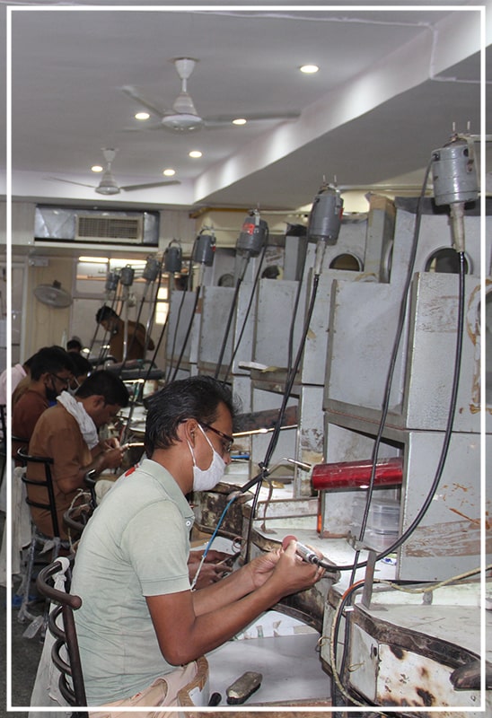 How Does Jewelry Manufacturing Take Place at DWS Jewellery?